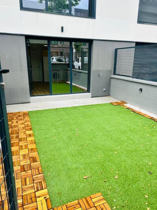Loft 007 Con Jardin, Piscina, Garaje Y Netflix Apartman San Sebastián de los Reyes Kültér fotó
